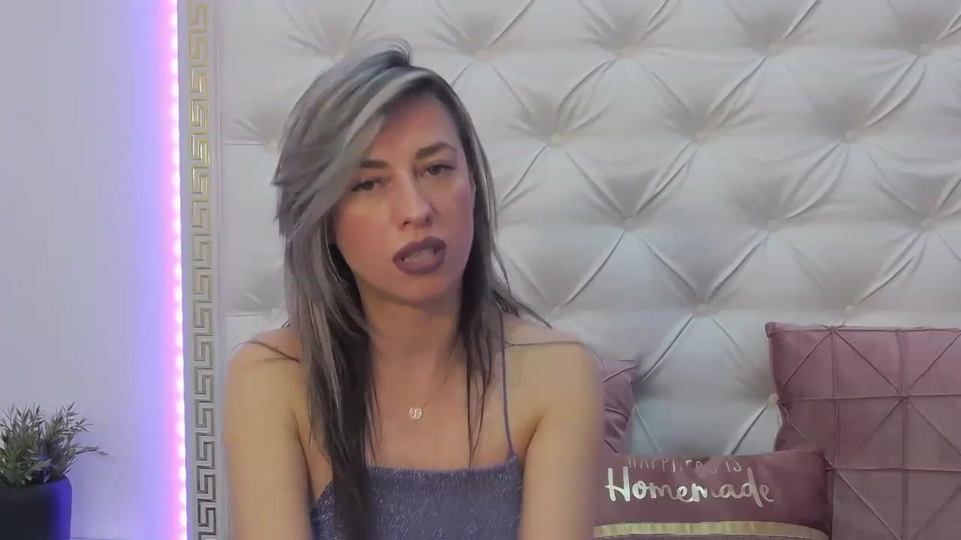 Gallery image thumbnail from PoxyVibe's myfreecams stream on, 02/02/2023, 19:33 image 15 of 20