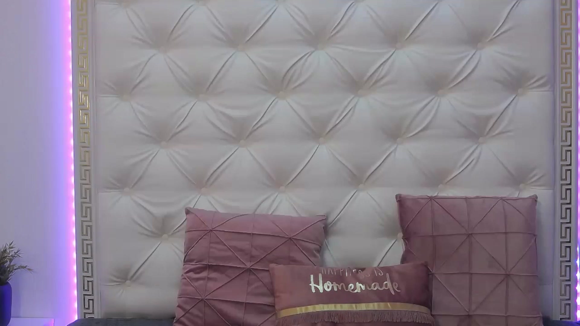 Gallery image thumbnail from PoxyVibe's myfreecams stream on, 02/02/2023, 19:33 image 2 of 20