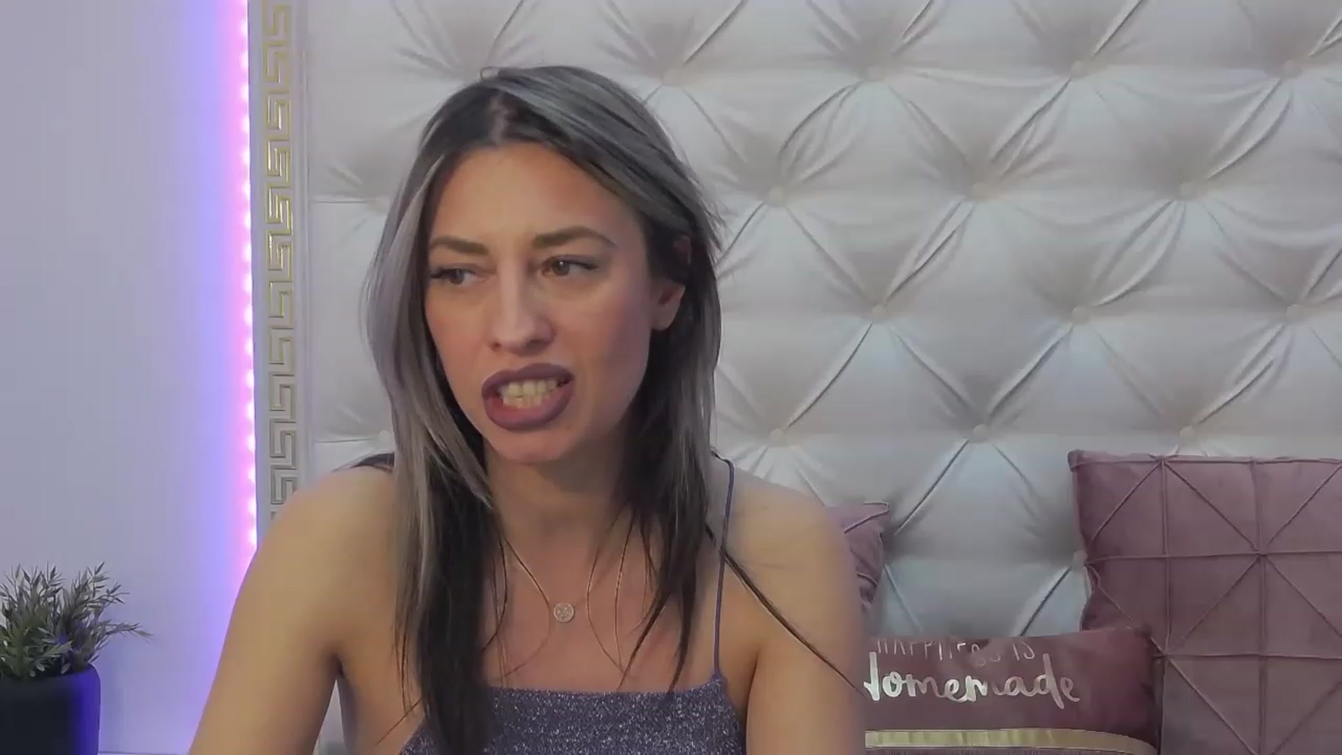 Gallery image thumbnail from PoxyVibe's myfreecams stream on, 02/02/2023, 19:33 image 7 of 20