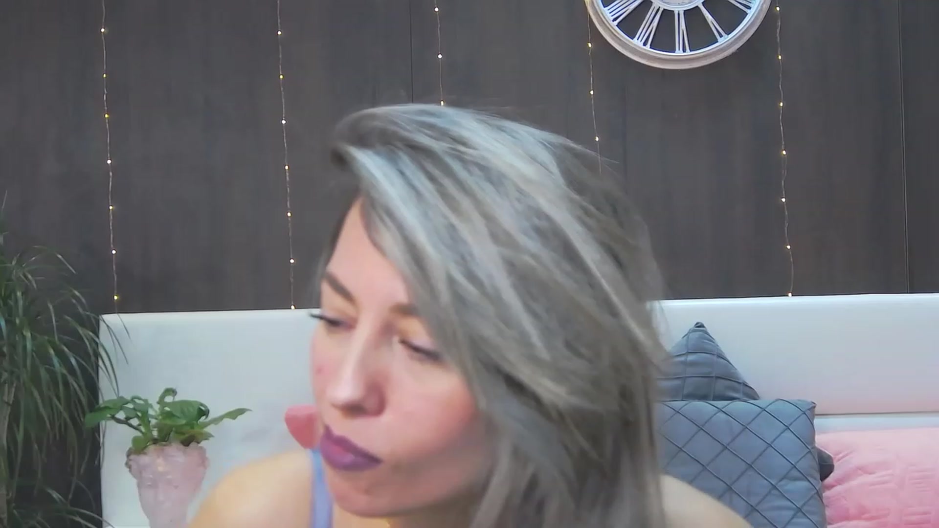 Gallery image thumbnail from PoxyVibe's myfreecams stream on, 02/27/2023, 20:28 image 19 of 20