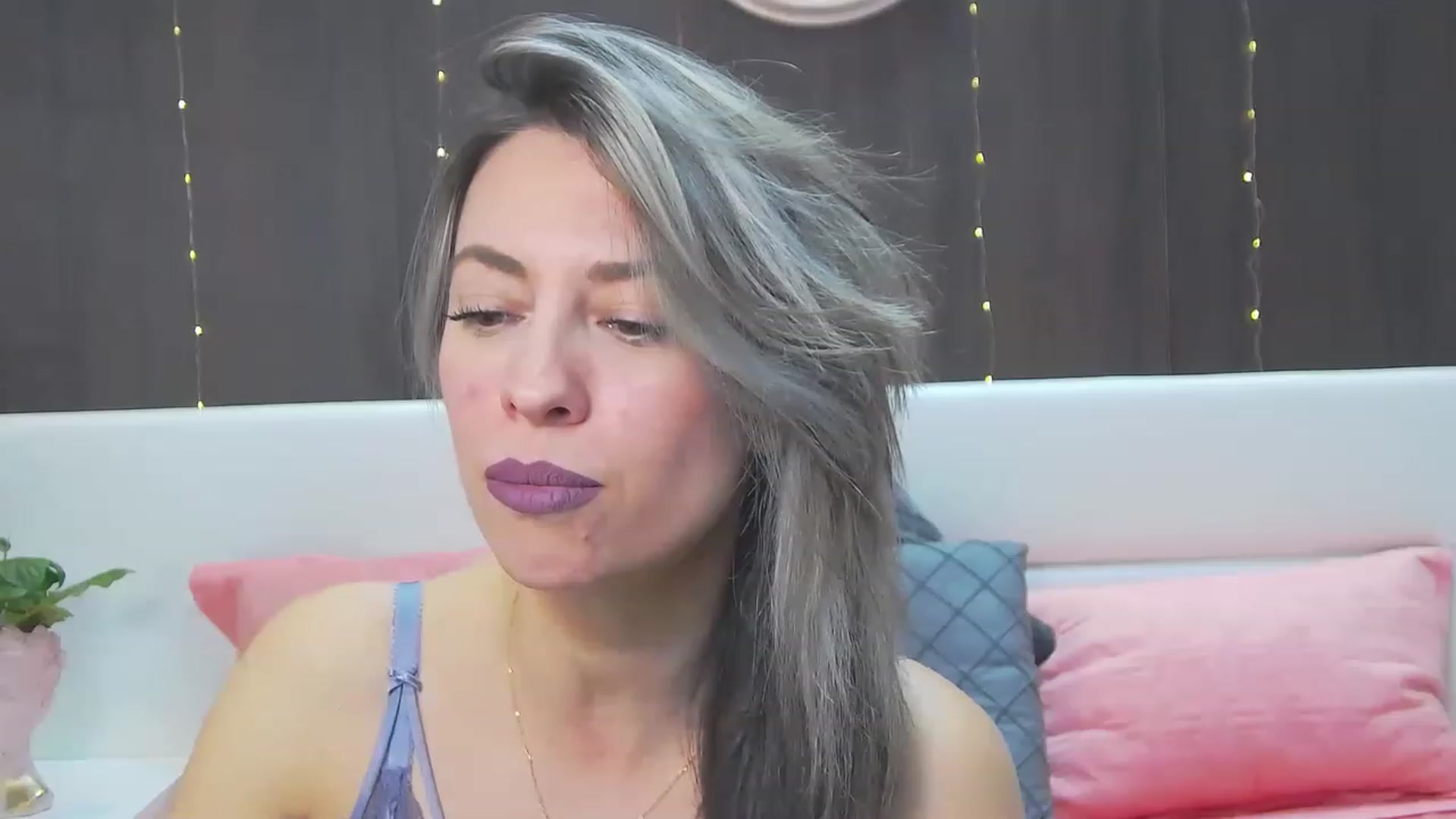 Gallery image thumbnail from PoxyVibe's myfreecams stream on, 02/27/2023, 20:28 image 4 of 20