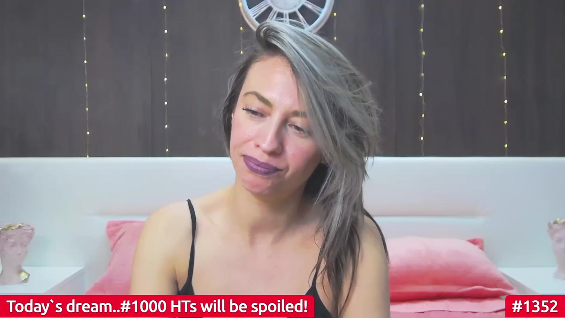 Gallery image thumbnail from PoxyVibe's myfreecams stream on, 03/03/2023, 20:35 image 17 of 20