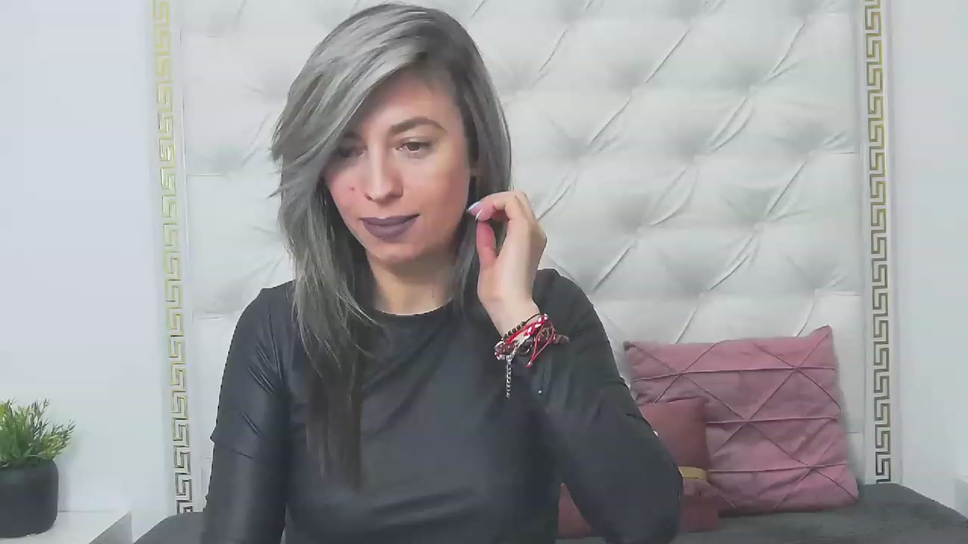 Gallery image thumbnail from PoxyVibe's myfreecams stream on, 03/09/2023, 15:36 image 17 of 20