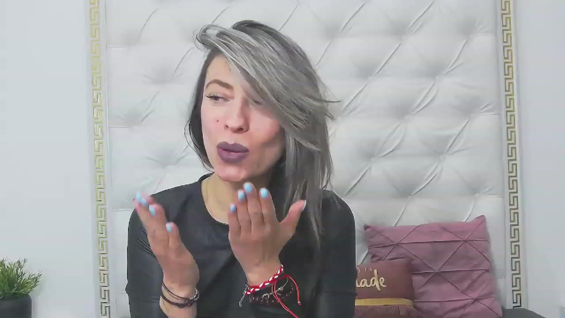 Gallery image thumbnail from PoxyVibe's myfreecams stream on, 03/09/2023, 15:36 image 18 of 20