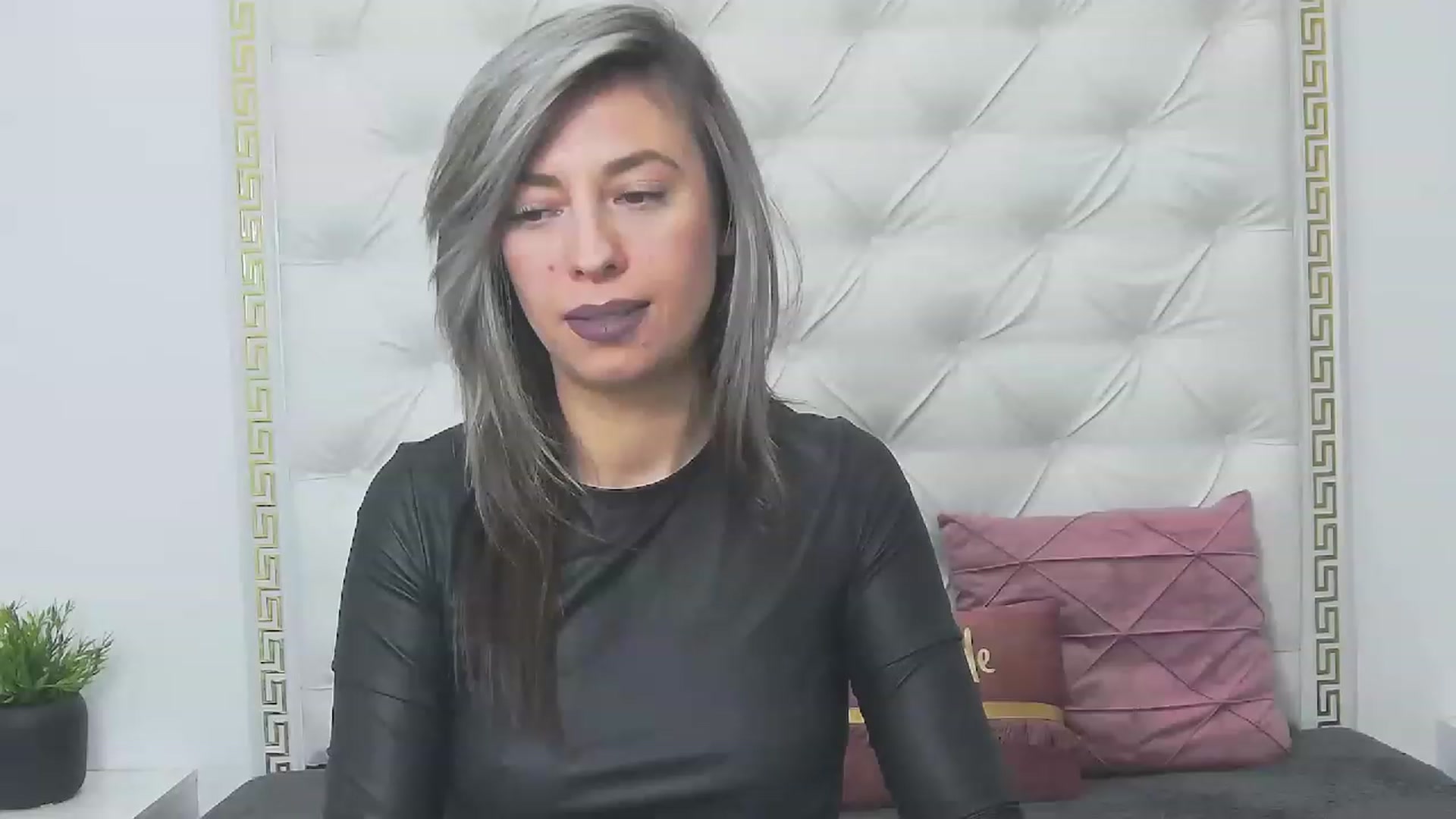 Gallery image thumbnail from PoxyVibe's myfreecams stream on, 03/09/2023, 15:36 image 16 of 20