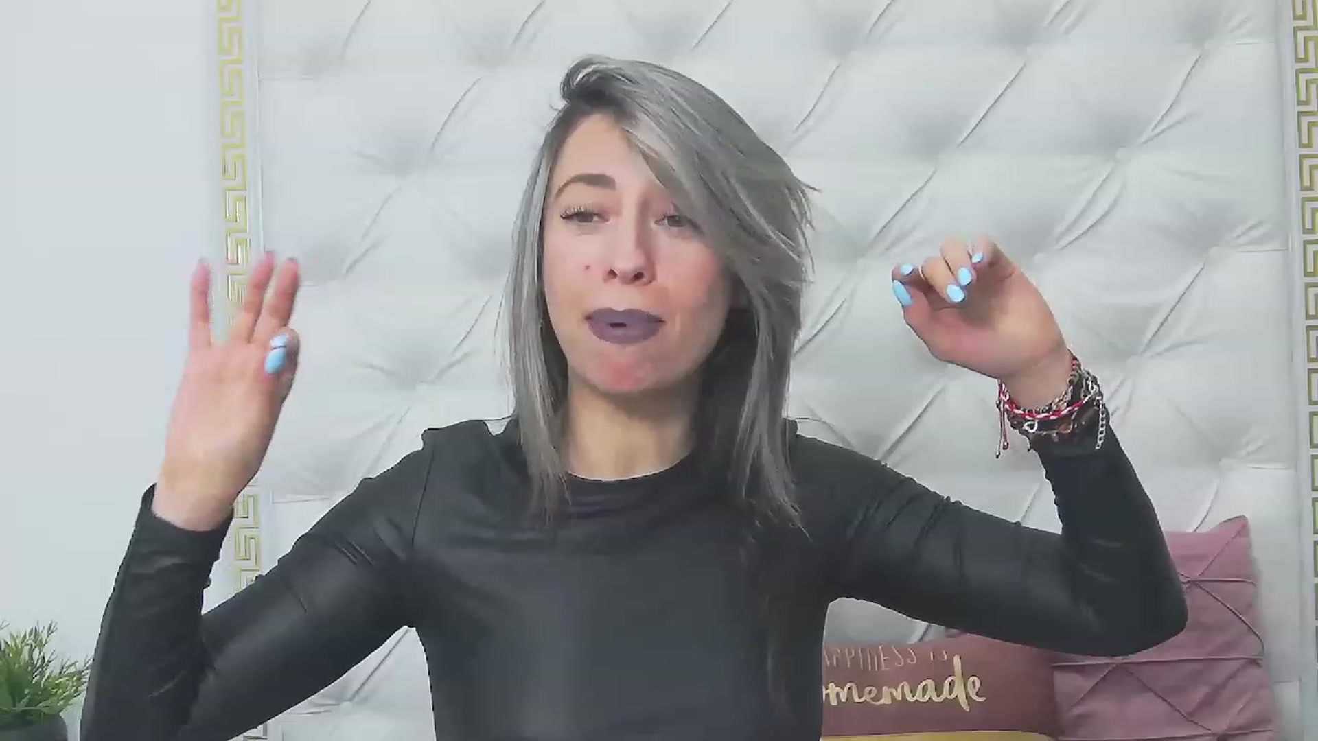 Gallery image thumbnail from PoxyVibe's myfreecams stream on, 03/09/2023, 16:23 image 13 of 20