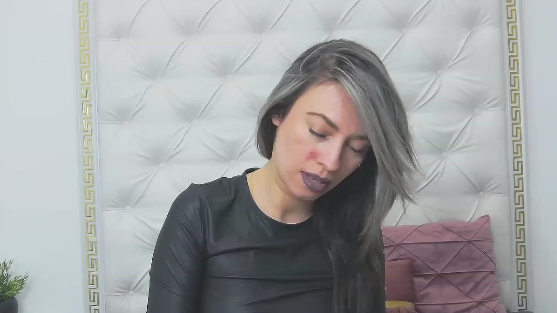 Gallery image thumbnail from PoxyVibe's myfreecams stream on, 03/09/2023, 16:23 image 6 of 20