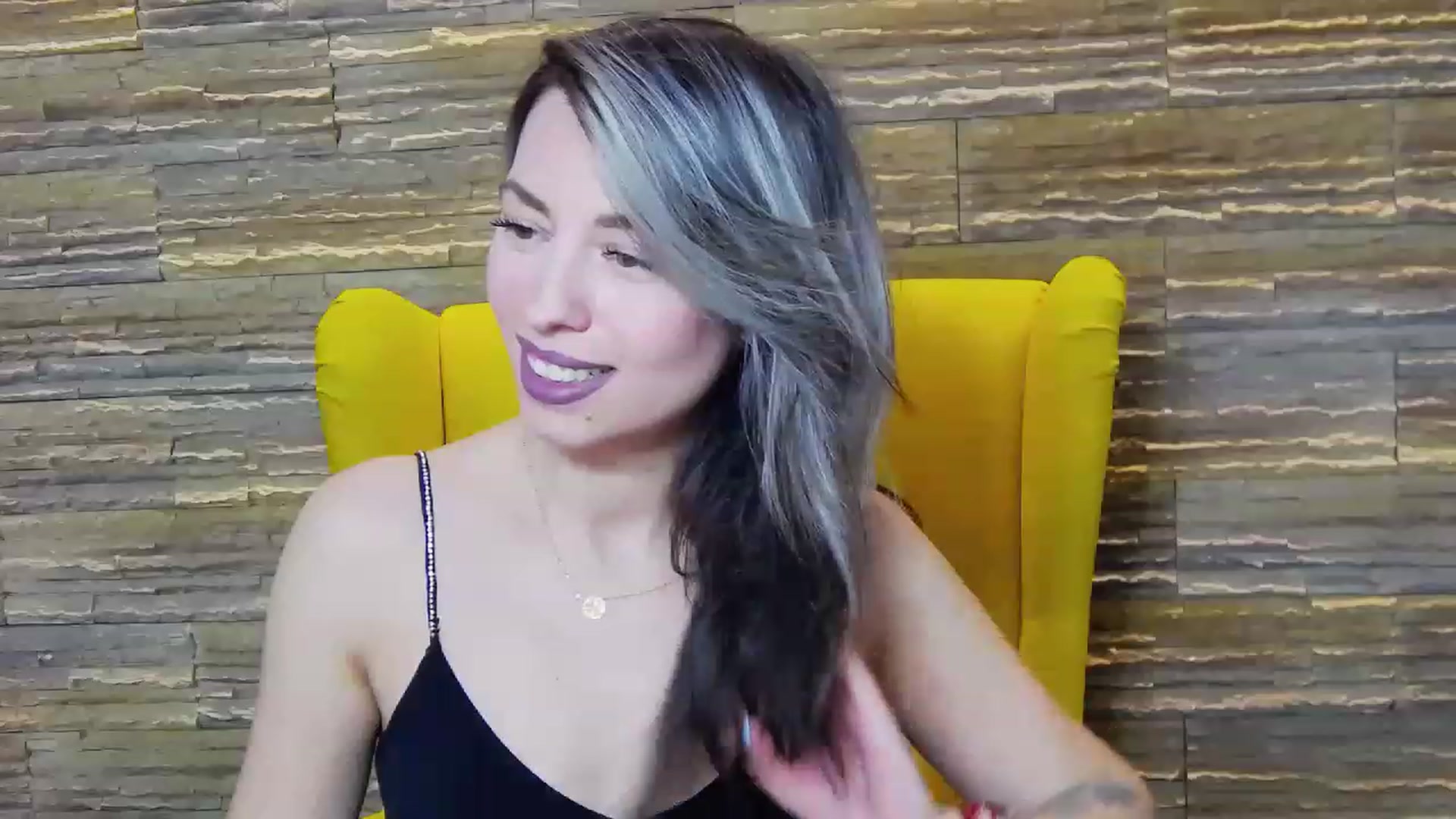 Gallery image thumbnail from PoxyVibe's myfreecams stream on, 03/13/2023, 19:13 image 17 of 20