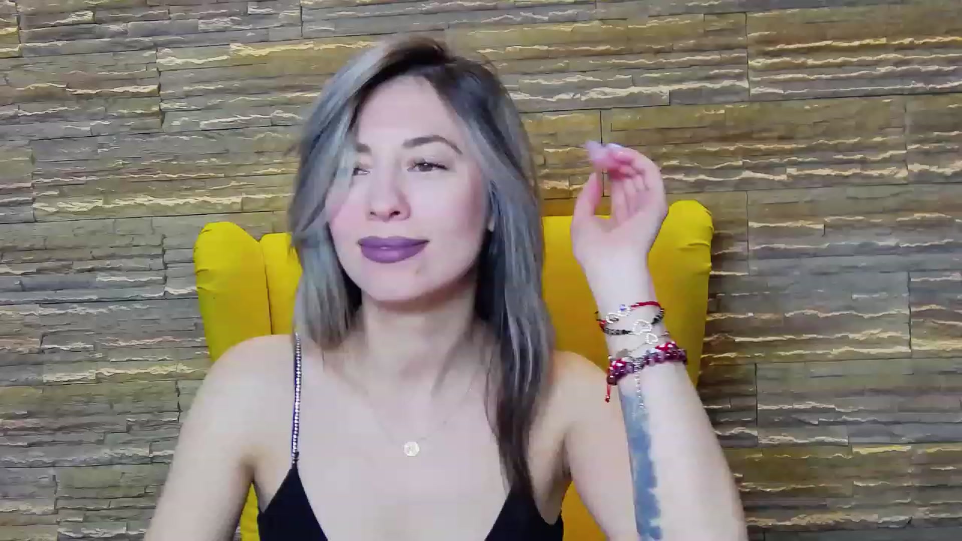 Gallery image thumbnail from PoxyVibe's myfreecams stream on, 03/13/2023, 19:13 image 3 of 20