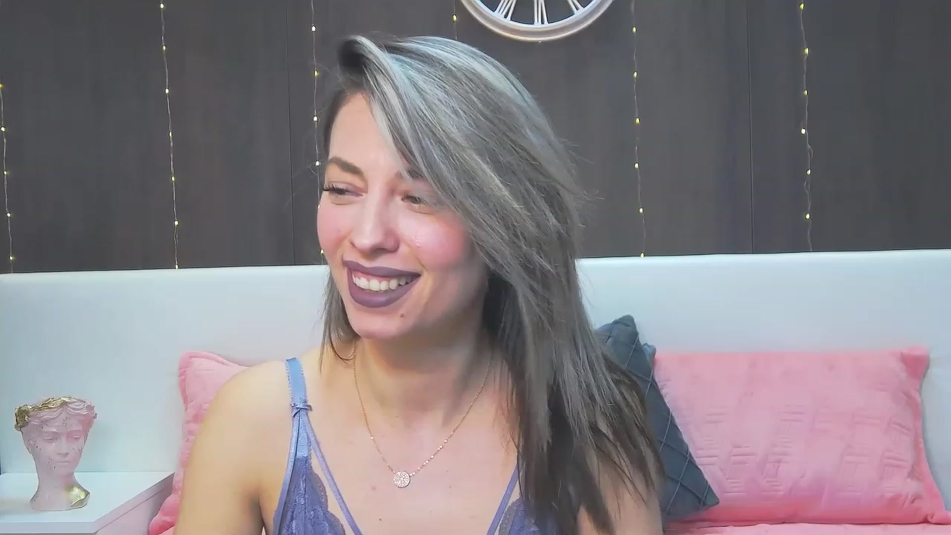Gallery image thumbnail from PoxyVibe's myfreecams stream on, 03/14/2023, 15:58 image 15 of 20