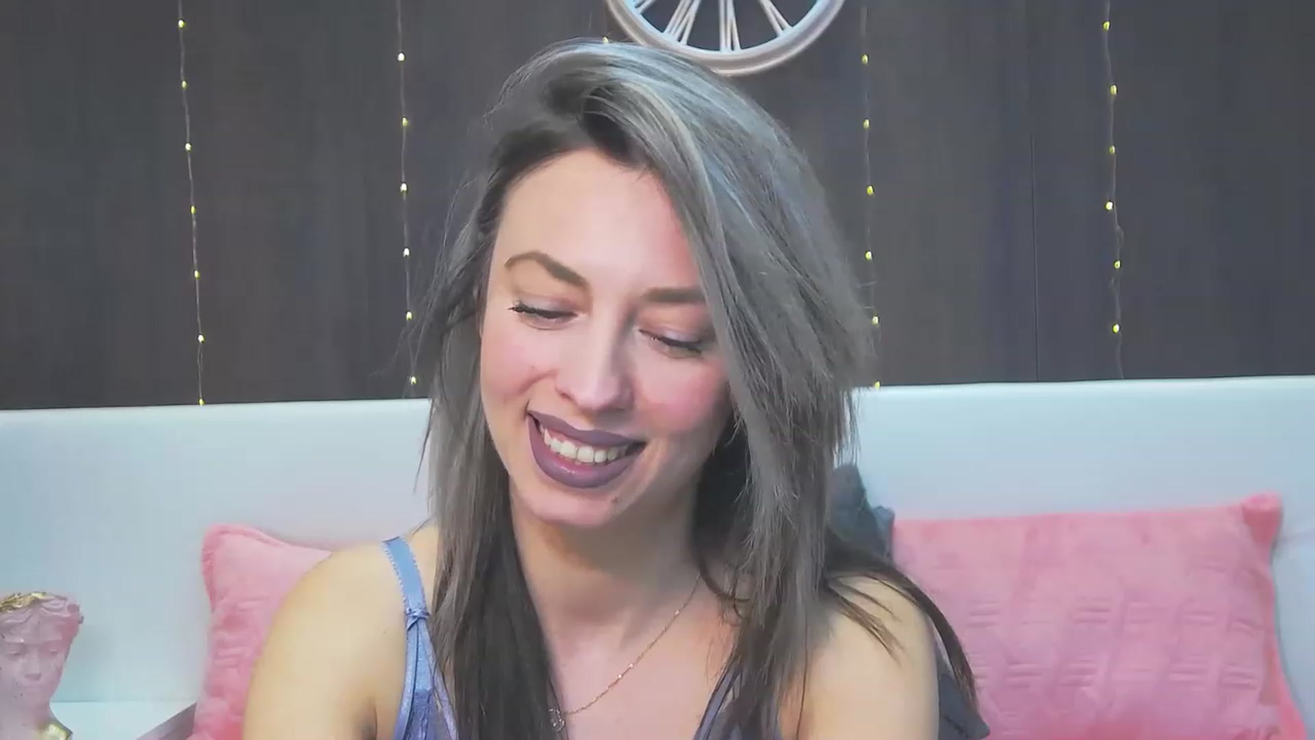 Gallery image thumbnail from PoxyVibe's myfreecams stream on, 03/14/2023, 15:58 image 5 of 20