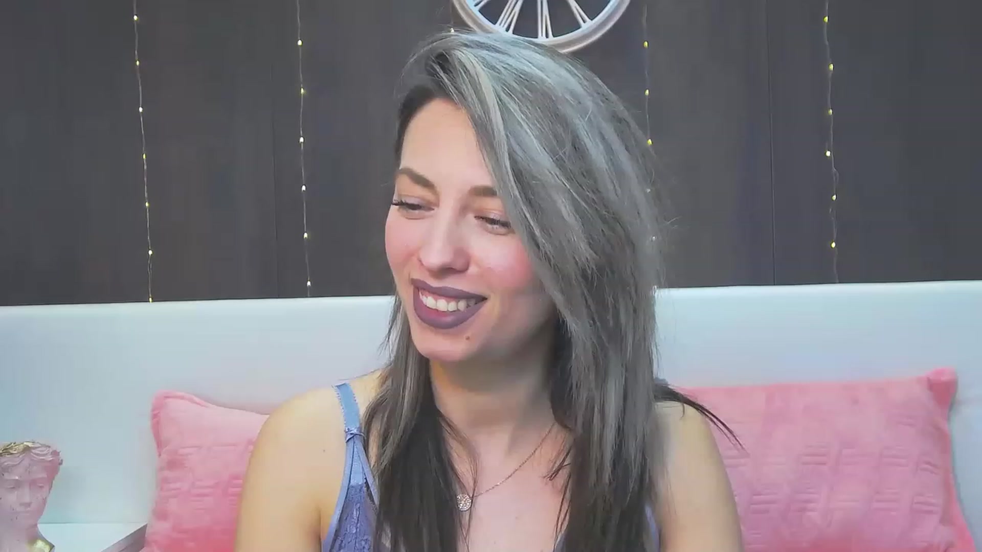 Gallery image thumbnail from PoxyVibe's myfreecams stream on, 03/14/2023, 15:58 image 6 of 20
