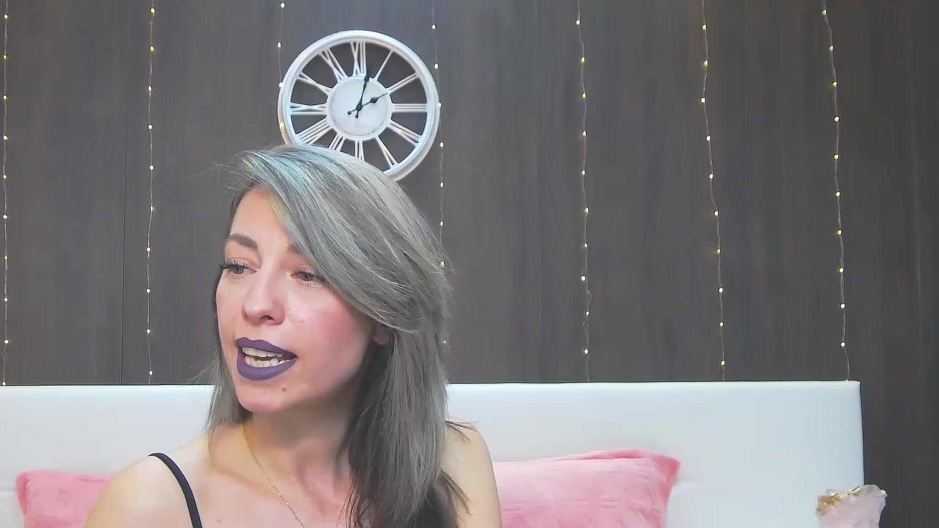 Gallery image thumbnail from PoxyVibe's myfreecams stream on, 03/27/2023, 15:14 image 18 of 20