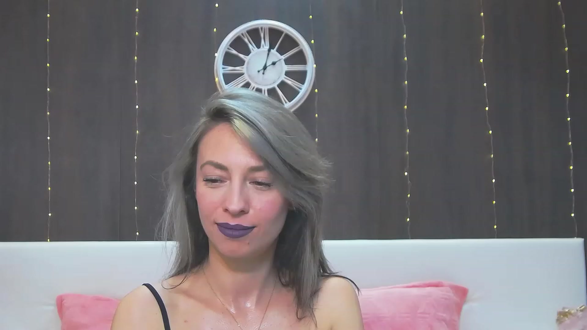 Gallery image thumbnail from PoxyVibe's myfreecams stream on, 03/27/2023, 15:14 image 12 of 20