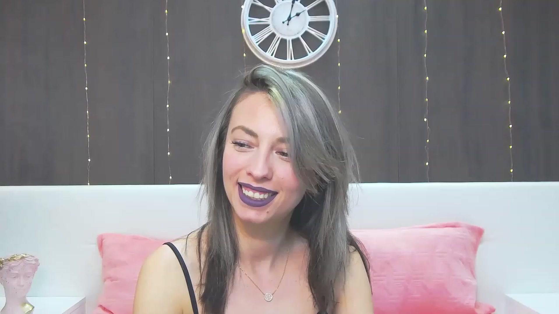 Gallery image thumbnail from PoxyVibe's myfreecams stream on, 03/27/2023, 15:14 image 6 of 20