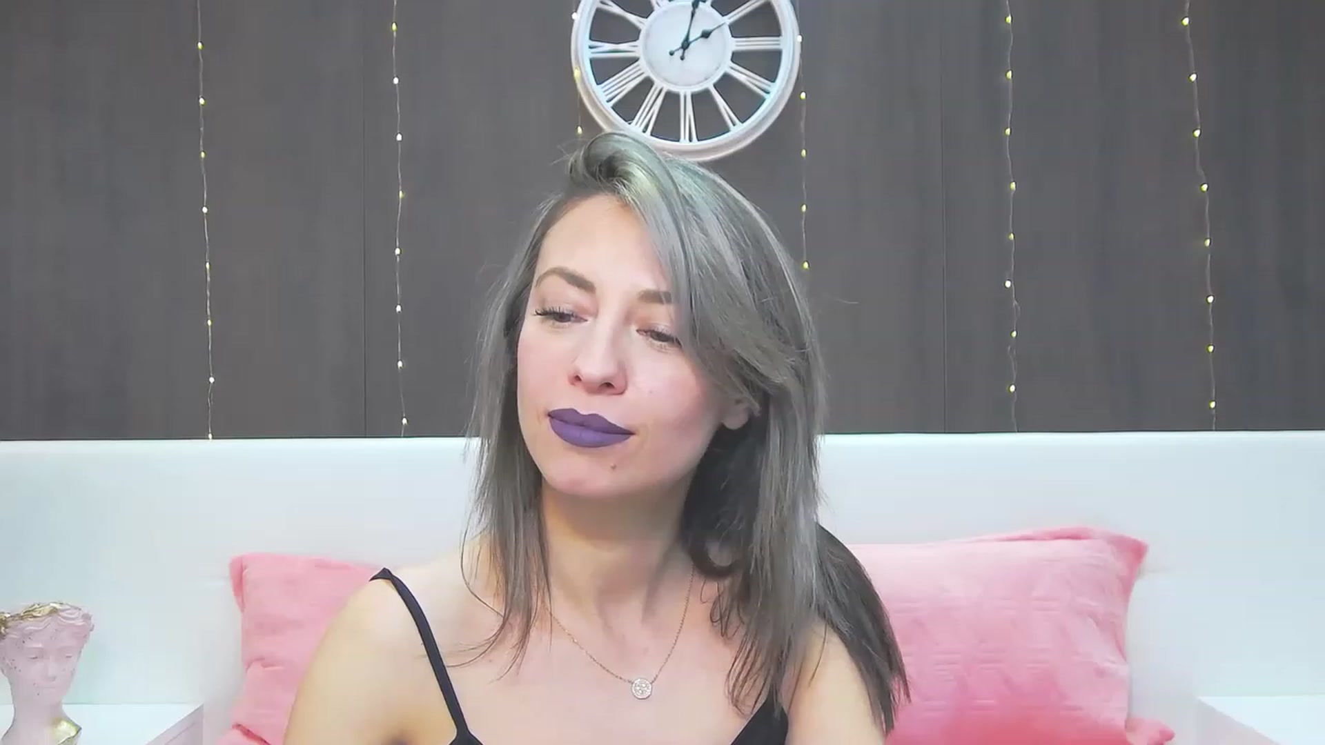 Gallery image thumbnail from PoxyVibe's myfreecams stream on, 03/27/2023, 15:14 image 4 of 20