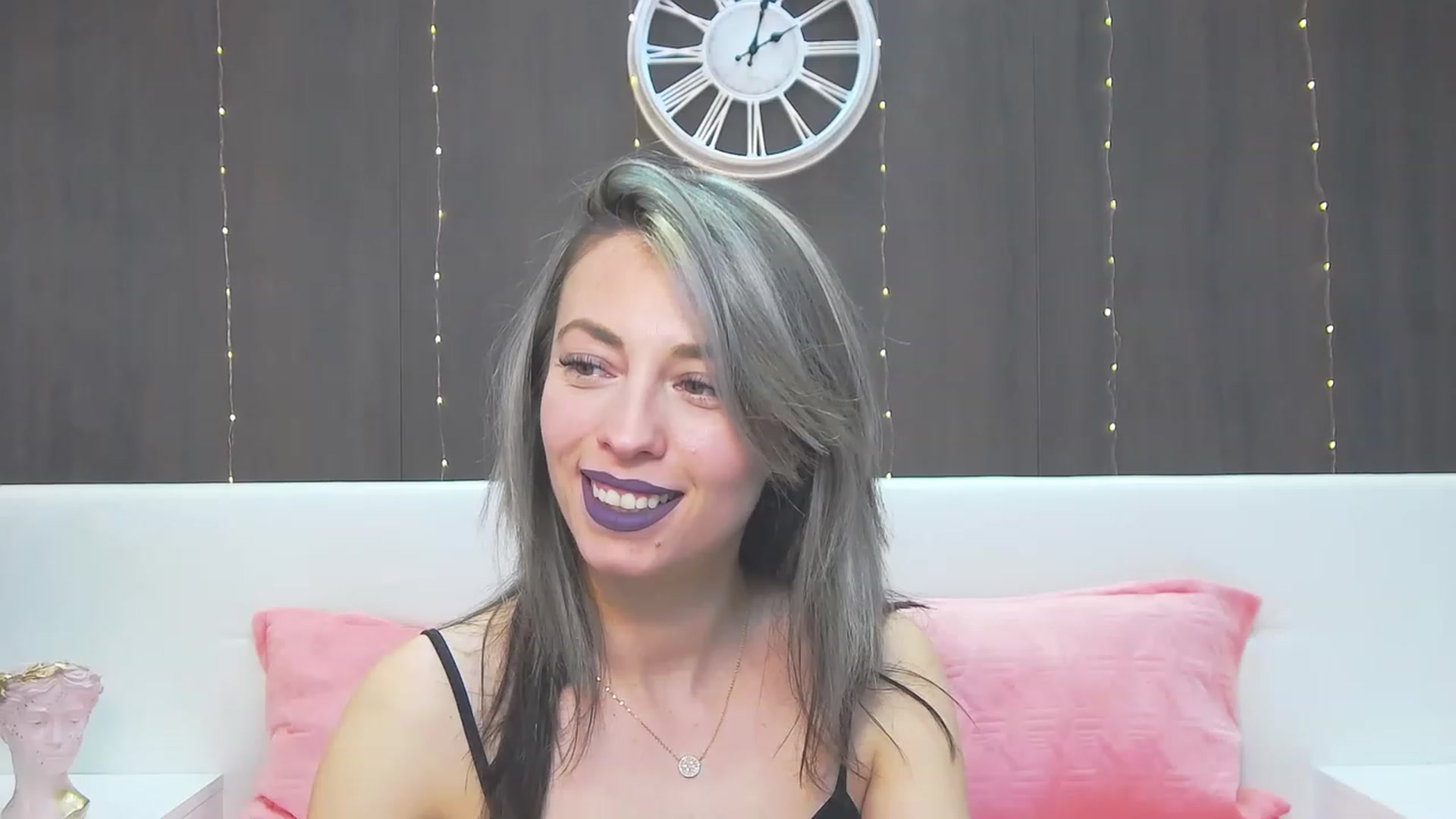 Gallery image thumbnail from PoxyVibe's myfreecams stream on, 03/27/2023, 15:14 image 5 of 20