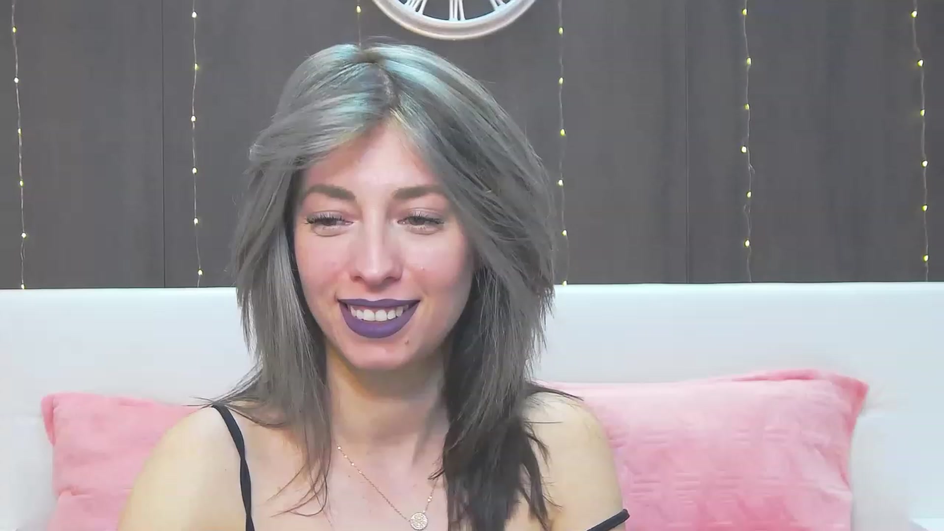 Gallery image thumbnail from PoxyVibe's myfreecams stream on, 03/27/2023, 16:13 image 16 of 20