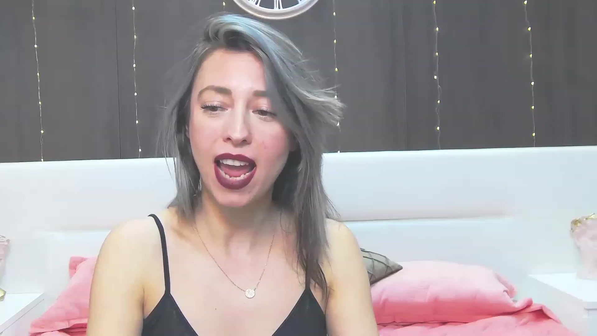 Gallery image thumbnail from PoxyVibe's myfreecams stream on, 03/30/2023, 19:39 image 11 of 20
