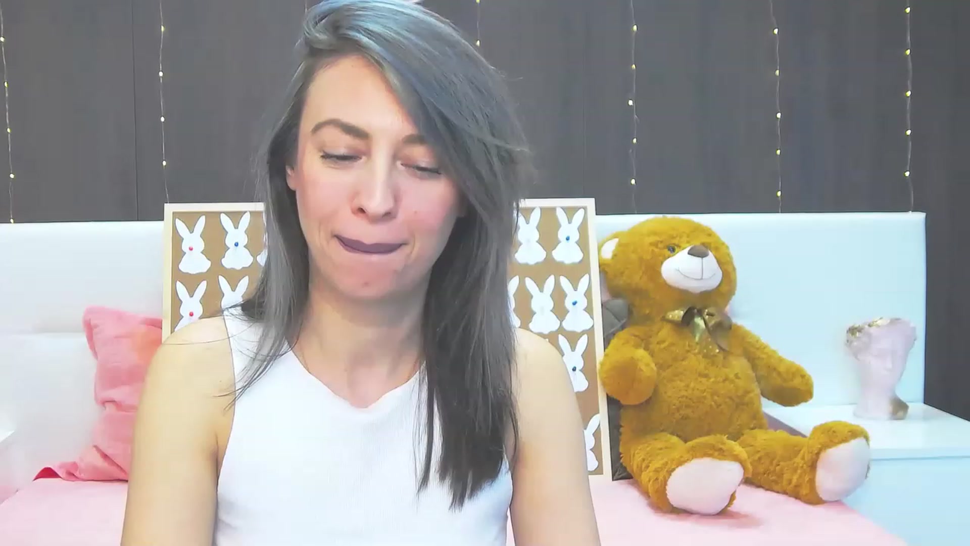 Gallery image thumbnail from PoxyVibe's myfreecams stream on, 04/13/2023, 15:27 image 3 of 20
