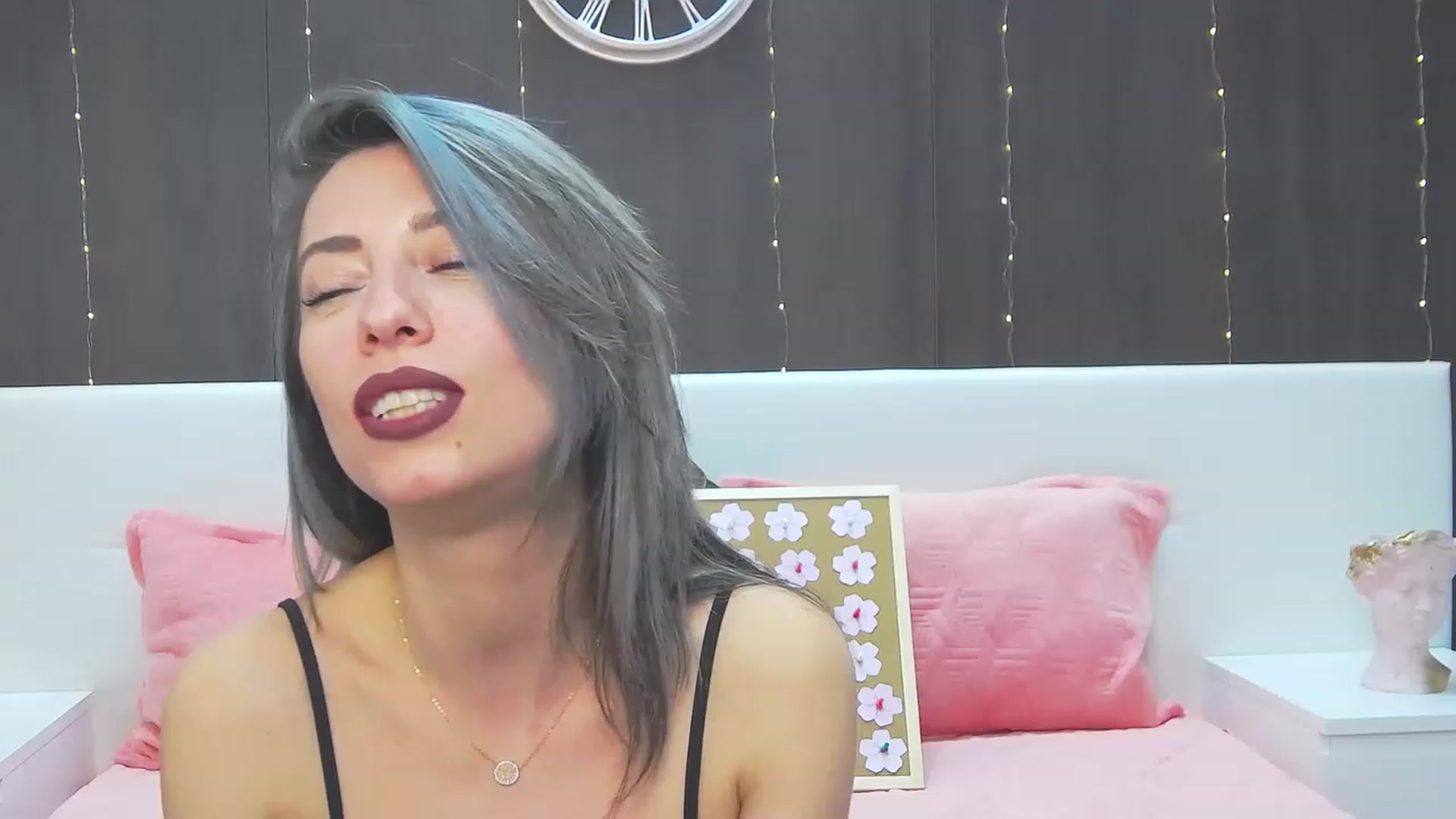 Gallery image thumbnail from PoxyVibe's myfreecams stream on, 04/24/2023, 17:31 image 20 of 20