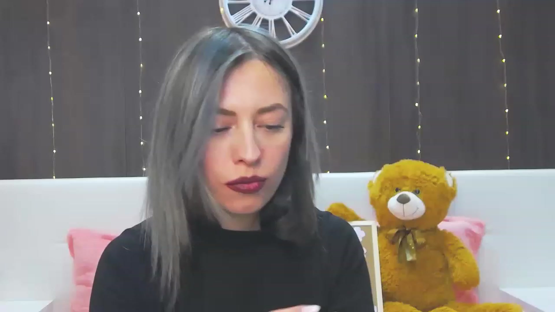Gallery image thumbnail from PoxyVibe's myfreecams stream on, 04/24/2023, 19:34 image 17 of 20