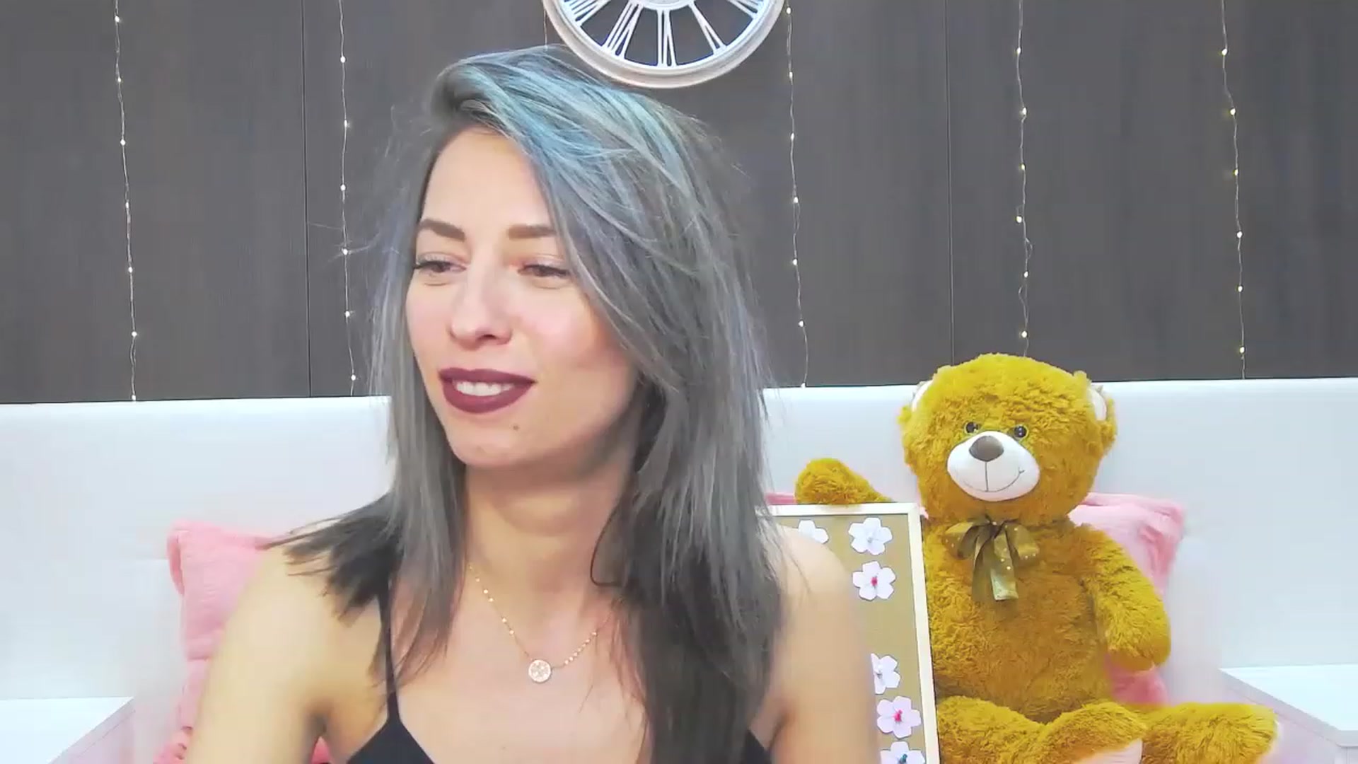 Gallery image thumbnail from PoxyVibe's myfreecams stream on, 04/24/2023, 19:34 image 16 of 20
