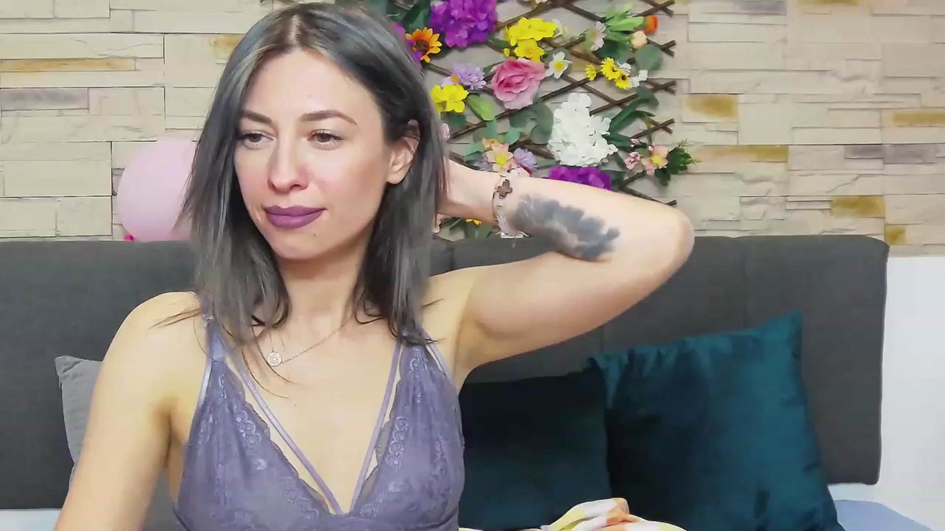 Gallery image thumbnail from PoxyVibe's myfreecams stream on, 05/01/2023, 19:33 image 4 of 20