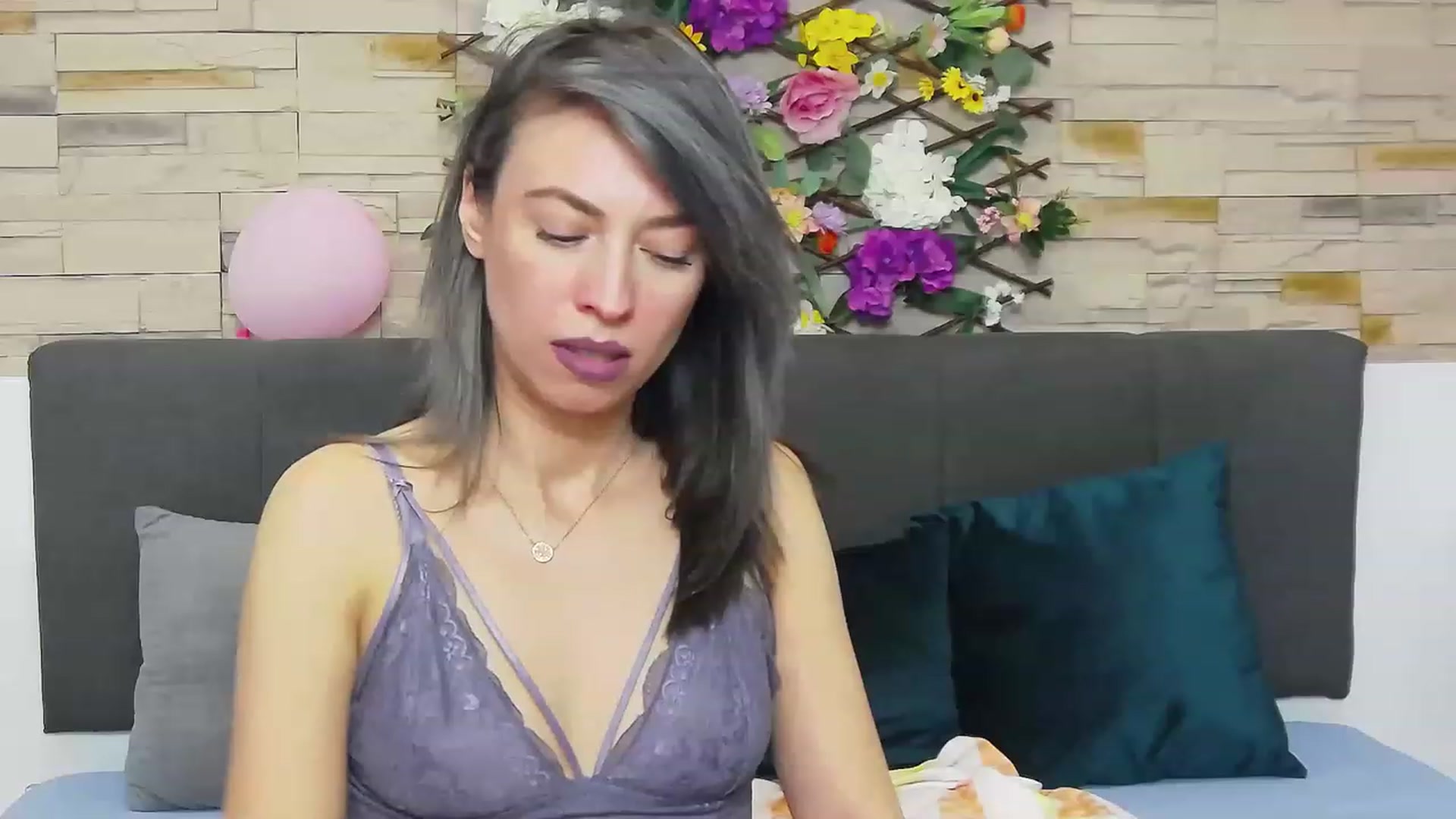 Gallery image thumbnail from PoxyVibe's myfreecams stream on, 05/01/2023, 19:33 image 9 of 20