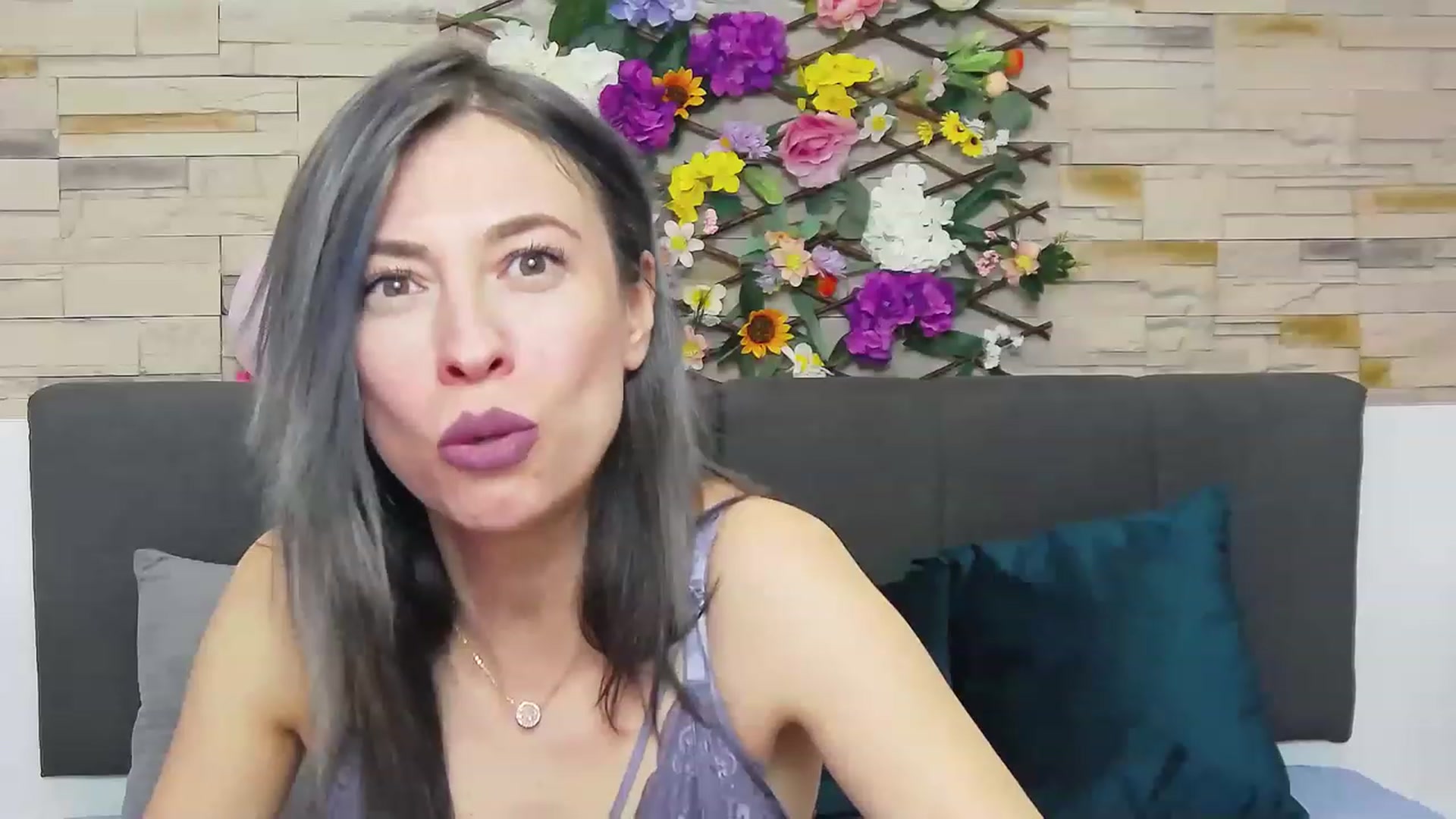 Gallery image thumbnail from PoxyVibe's myfreecams stream on, 05/01/2023, 19:33 image 14 of 20
