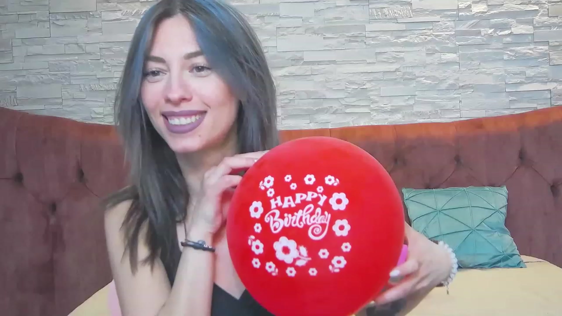 Gallery image thumbnail from PoxyVibe's myfreecams stream on, 05/03/2023, 19:01 image 14 of 20