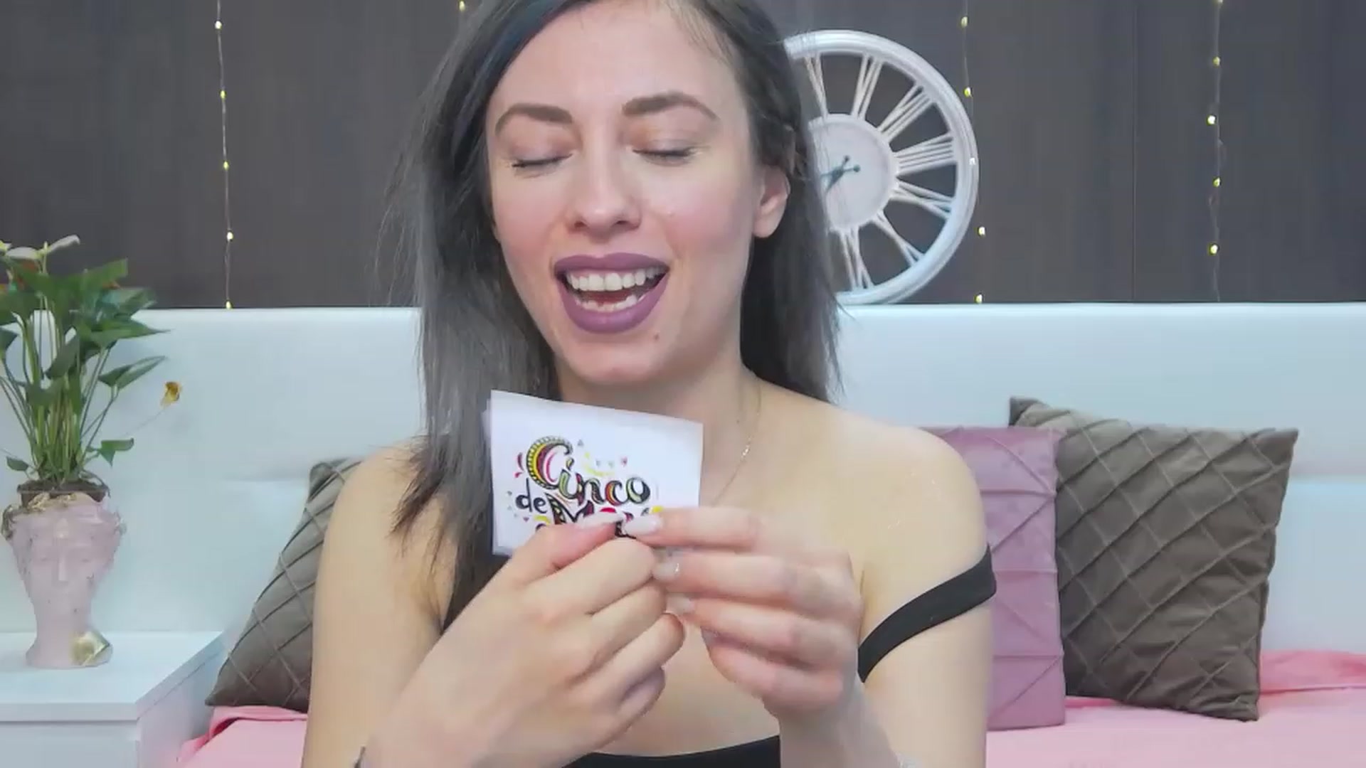 Gallery image thumbnail from PoxyVibe's myfreecams stream on, 05/05/2023, 14:46 image 14 of 20