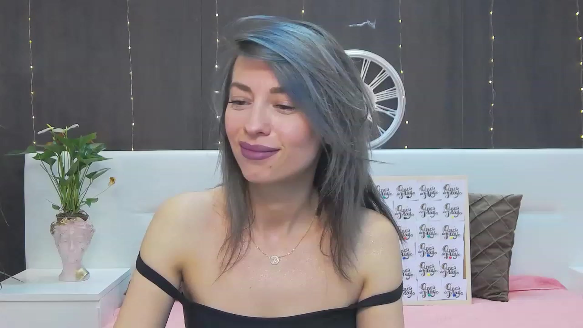 Gallery image thumbnail from PoxyVibe's myfreecams stream on, 05/05/2023, 14:46 image 3 of 20