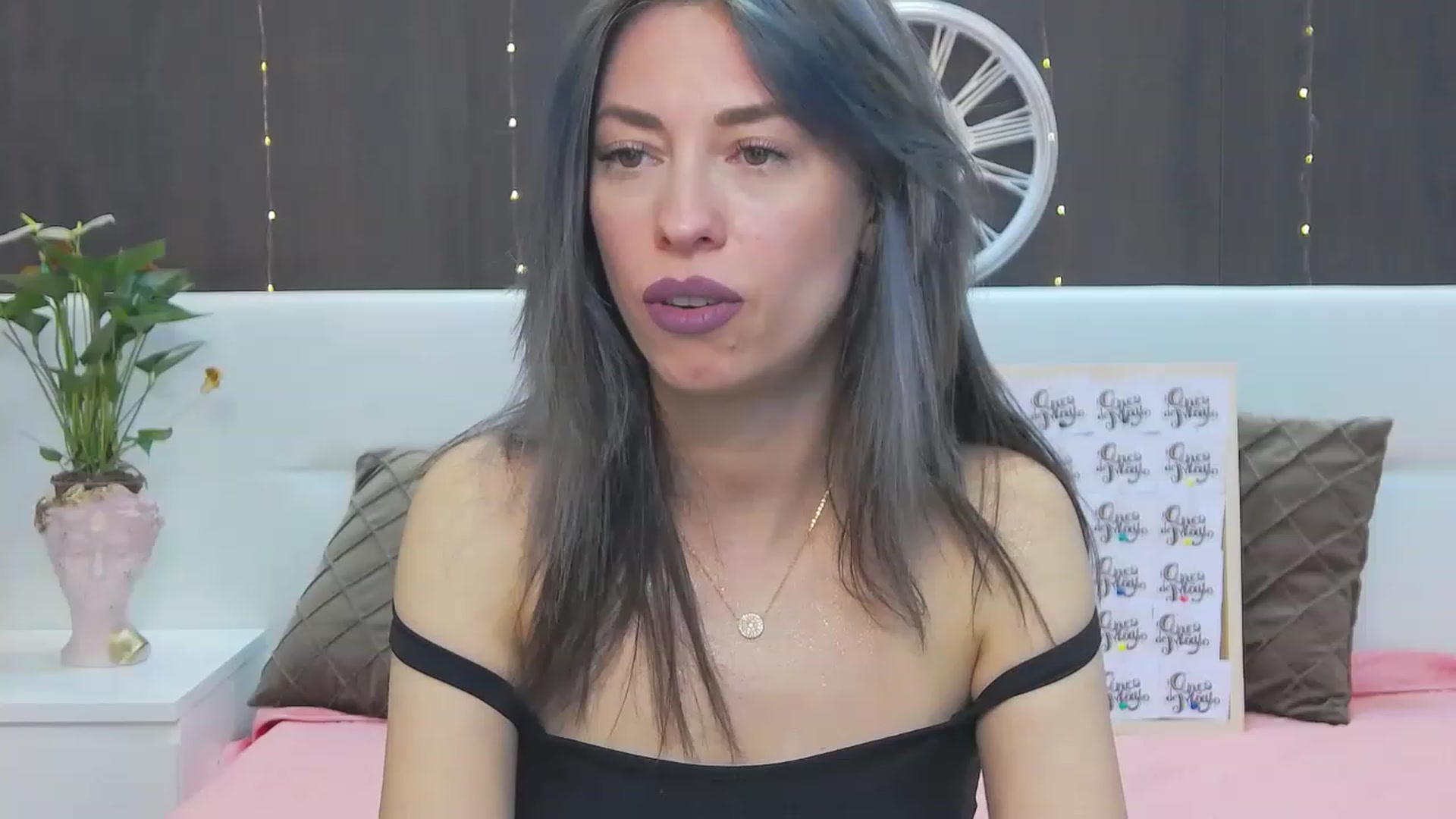 Gallery image thumbnail from PoxyVibe's myfreecams stream on, 05/05/2023, 14:46 image 8 of 20