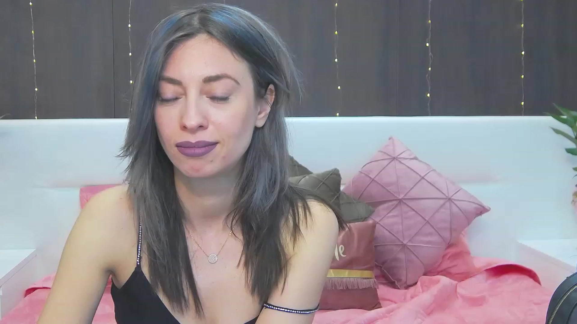 Gallery image thumbnail from PoxyVibe's myfreecams stream on, 05/09/2023, 14:55 image 15 of 20