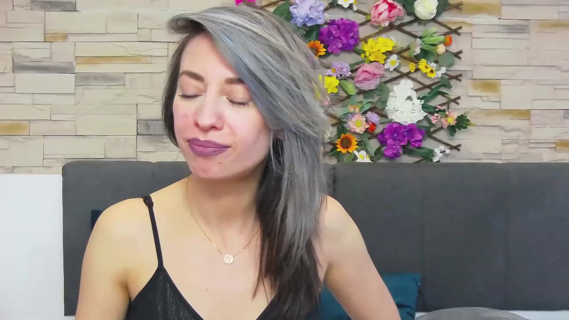 Gallery image thumbnail from PoxyVibe's myfreecams stream on, 05/16/2023, 15:17 image 18 of 20