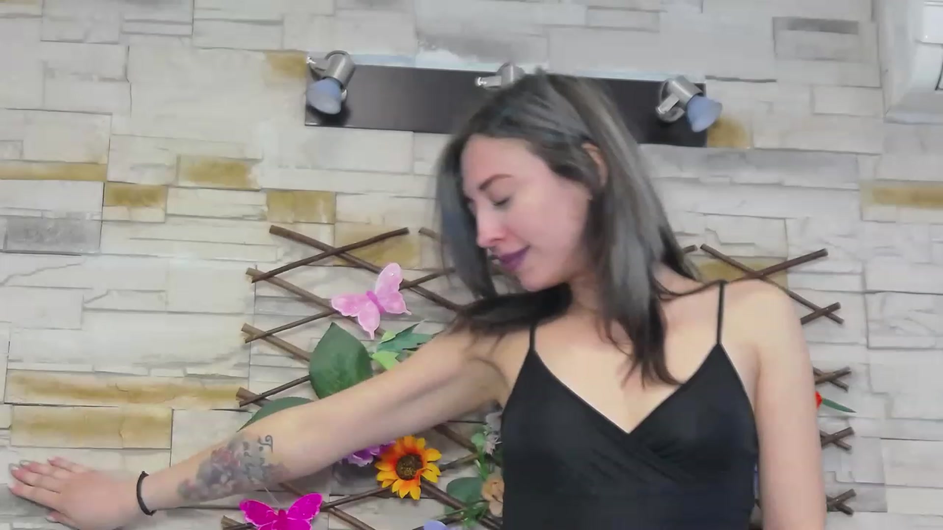 Gallery image thumbnail from PoxyVibe's myfreecams stream on, 05/16/2023, 15:17 image 10 of 20