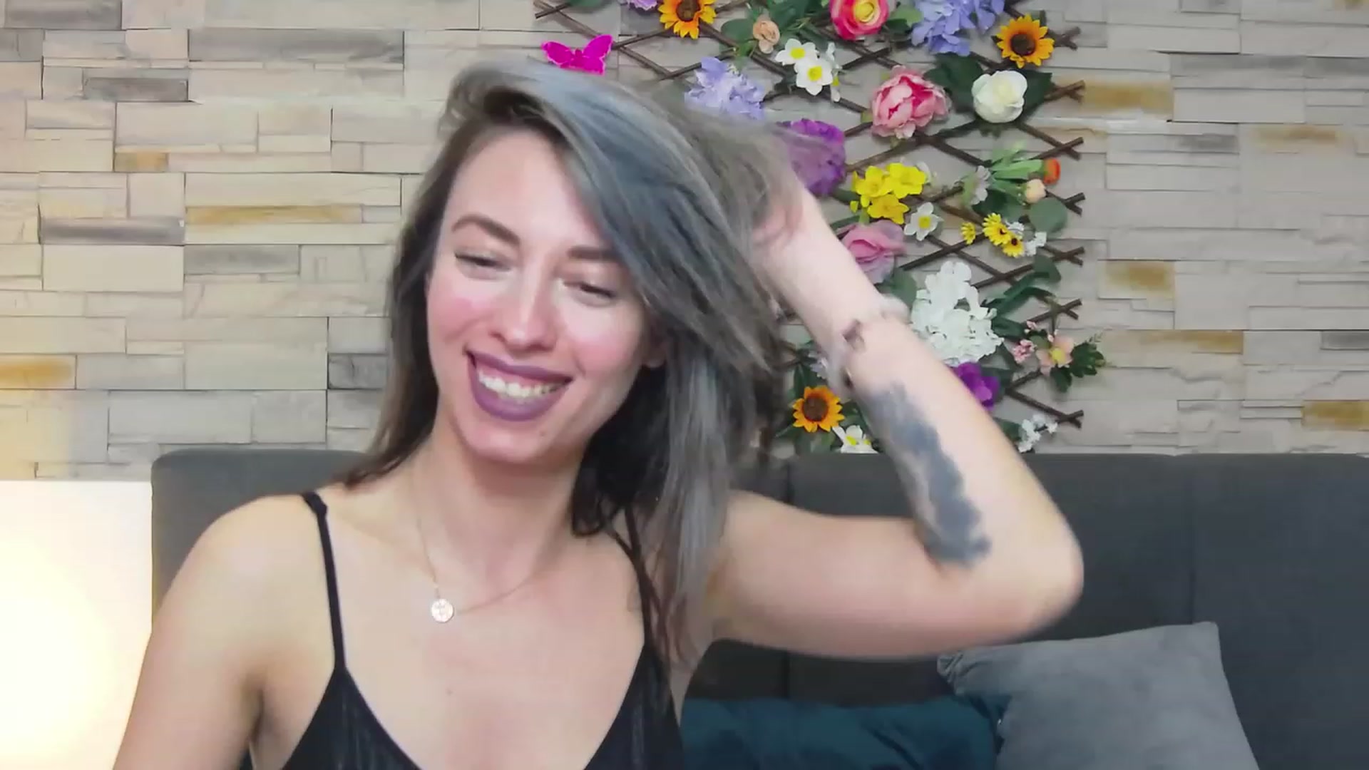 Gallery image thumbnail from PoxyVibe's myfreecams stream on, 05/16/2023, 19:37 image 3 of 20