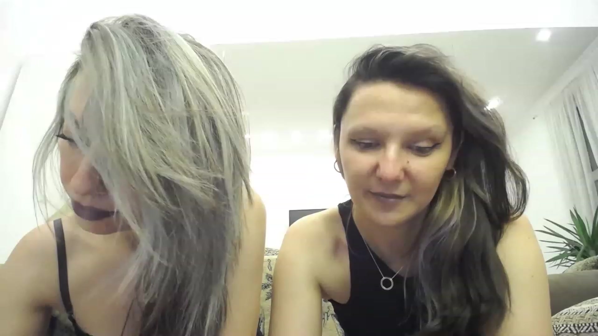 Gallery image thumbnail from PoxyVibe's myfreecams stream on, 05/30/2023, 20:40 image 15 of 20