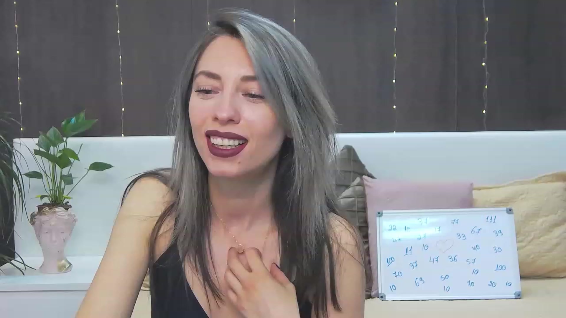 Gallery image thumbnail from PoxyVibe's myfreecams stream on, 05/31/2023, 17:34 image 6 of 20