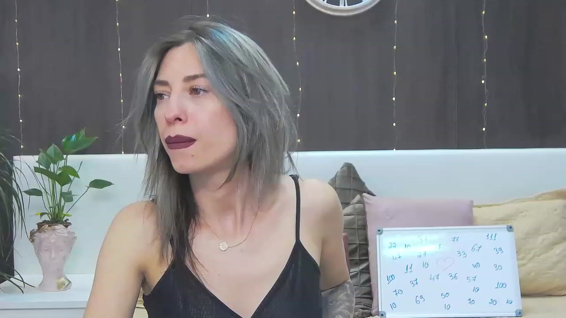 Gallery image thumbnail from PoxyVibe's myfreecams stream on, 05/31/2023, 17:34 image 4 of 20