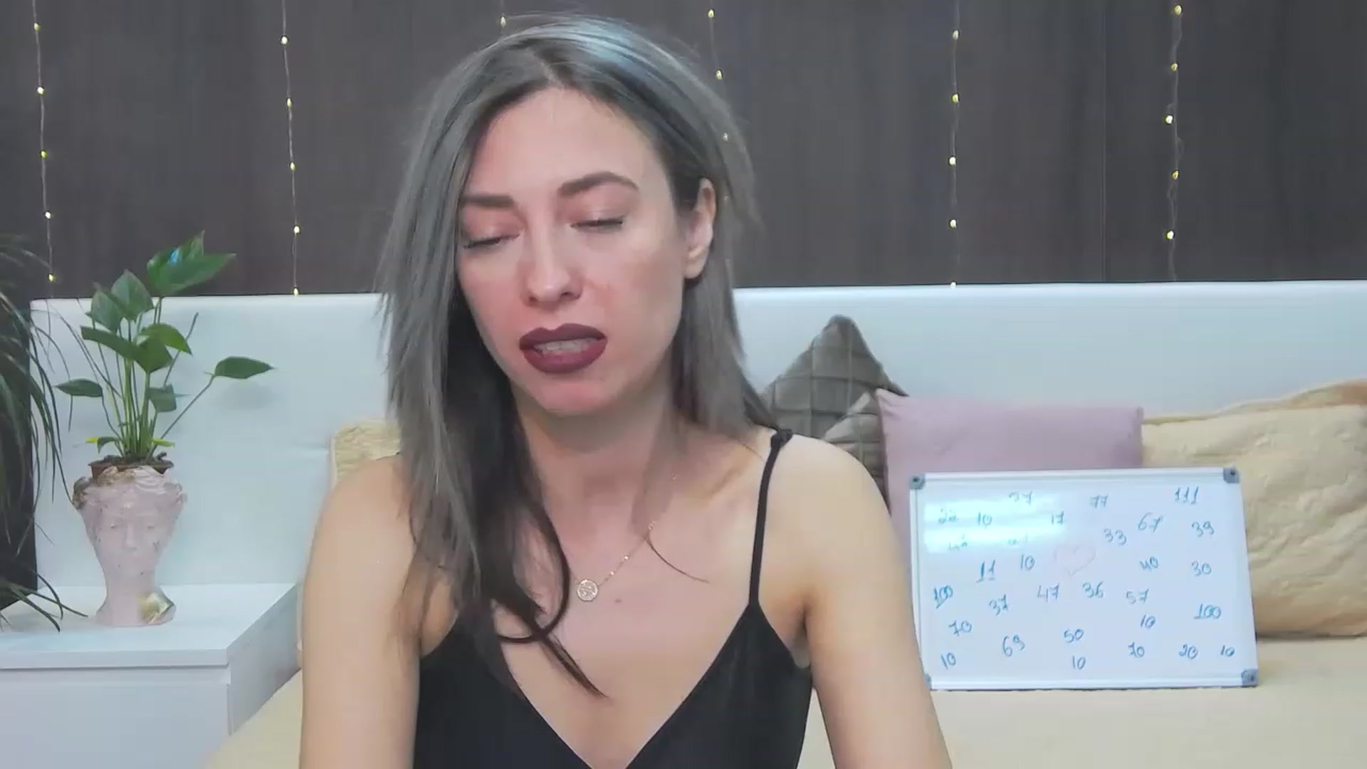 Gallery image thumbnail from PoxyVibe's myfreecams stream on, 05/31/2023, 17:34 image 11 of 20