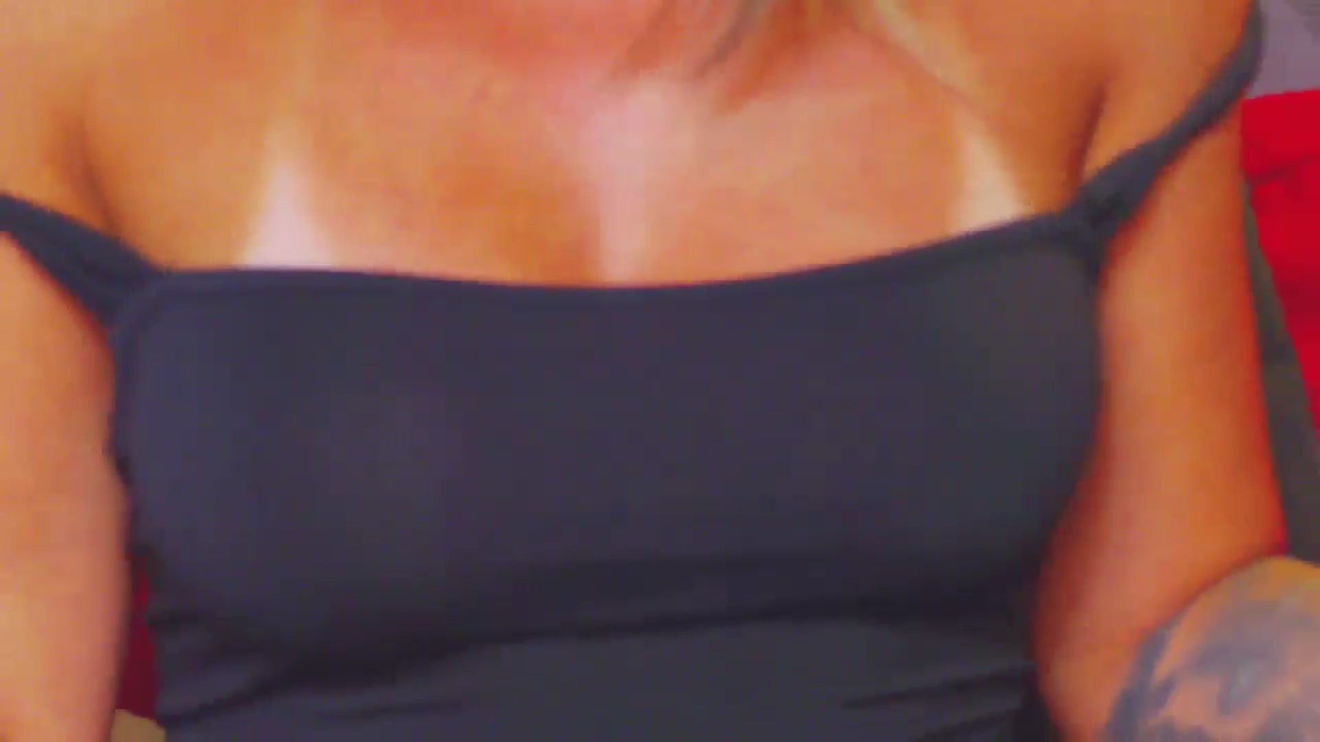 Gallery image thumbnail from PoxyVibe's myfreecams stream on, 08/19/2025, 19:37 image 13 of 20