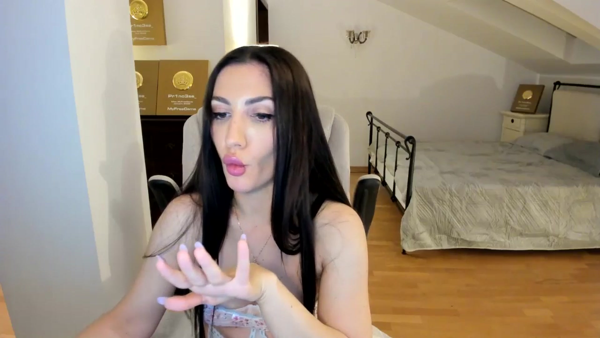 Gallery image thumbnail from Pr1nc3ss_'s myfreecams stream on, 04/11/2026, 06:21 image 10 of 20