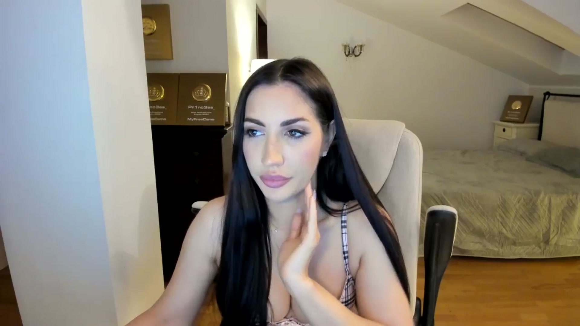 Gallery image thumbnail from Pr1nc3ss_'s myfreecams stream on, 04/22/2026, 04:29 image 14 of 20