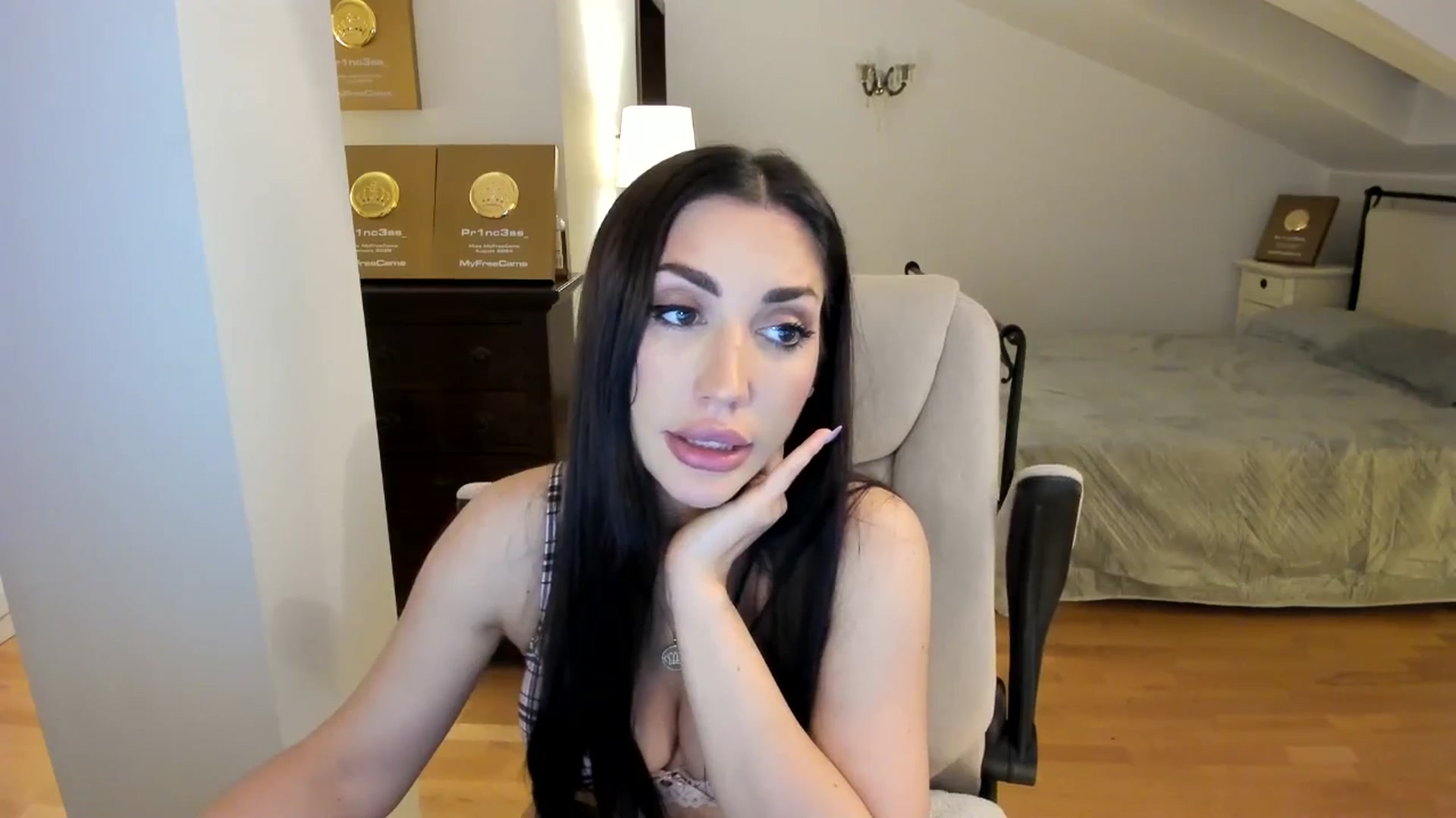 Gallery image thumbnail from Pr1nc3ss_'s myfreecams stream on, 04/22/2026, 05:51 image 15 of 20
