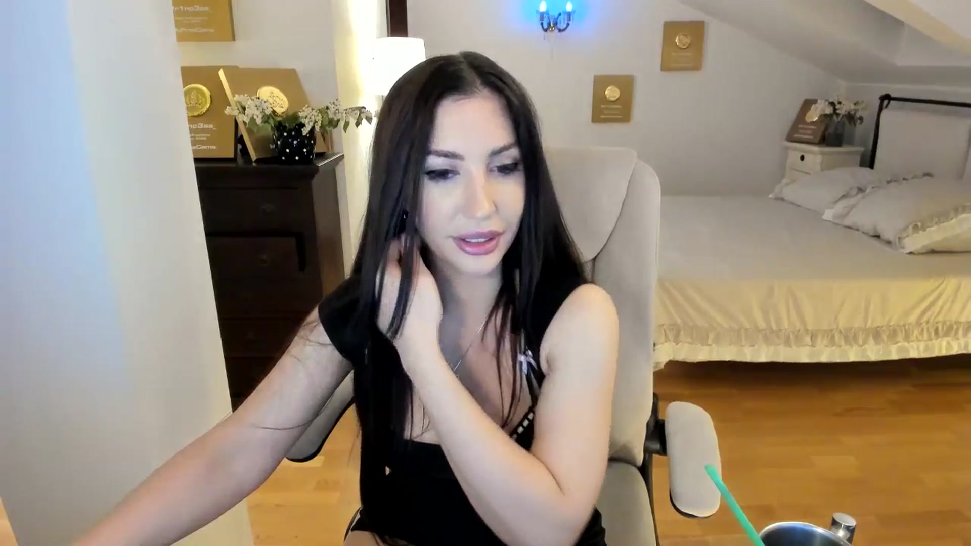 Gallery image thumbnail from Pr1nc3ss_'s myfreecams stream on, 05/04/2026, 07:31 image 6 of 20