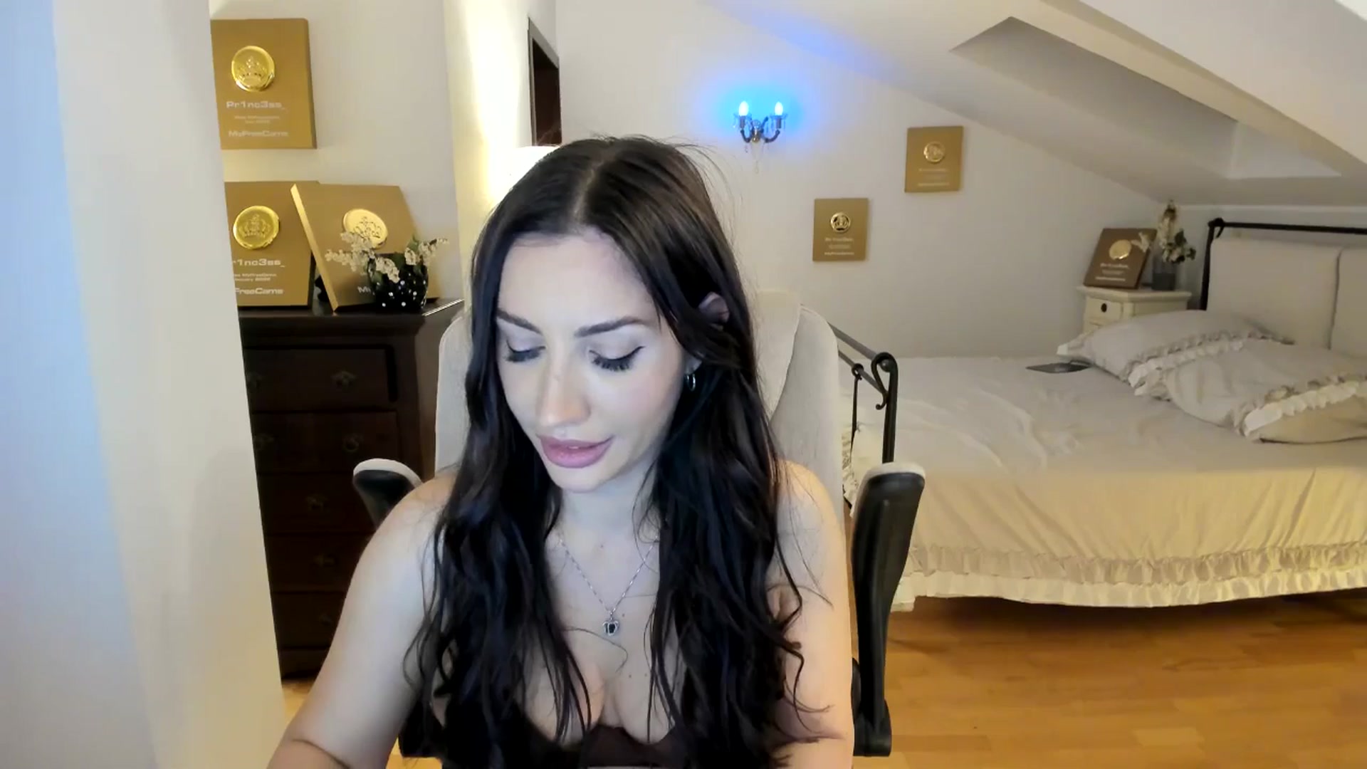 Gallery image thumbnail from Pr1nc3ss_'s myfreecams stream on, 05/08/2026, 06:29 image 17 of 20