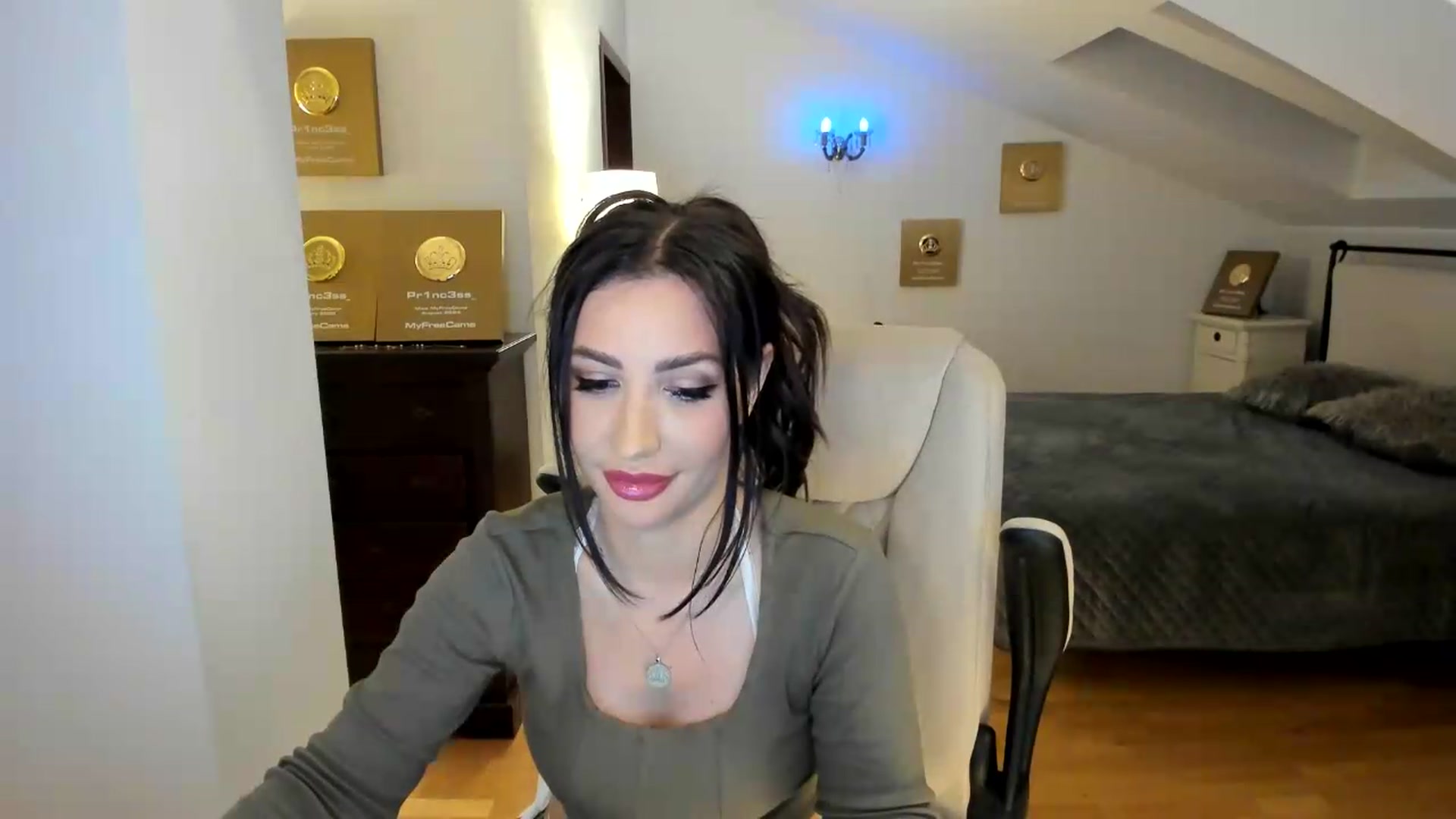 Gallery image thumbnail from Pr1nc3ss_'s myfreecams stream on, 05/17/2026, 08:21 image 3 of 20