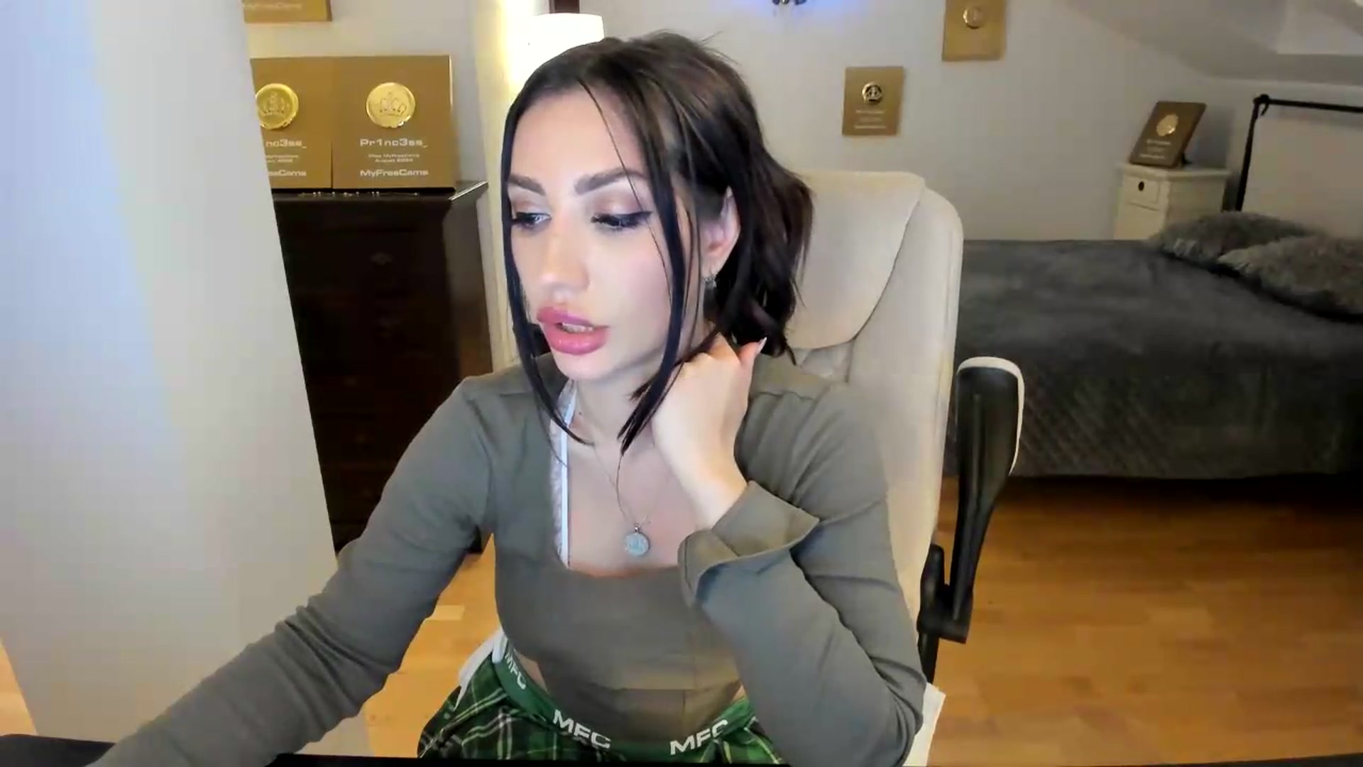 Gallery image thumbnail from Pr1nc3ss_'s myfreecams stream on, 05/17/2026, 08:21 image 18 of 20